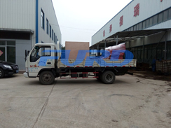 福瑞得機(jī)械瀝青灌縫機(jī)，手扶雙輪壓路機(jī)裝車成功及時(shí)發(fā)貨